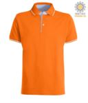 Two tone short sleeved polo shirt, light blue Oxford interior, collar and sleeves with contrasting detailing. Orange / white colour PACAMBRIDGE.ARBLU
