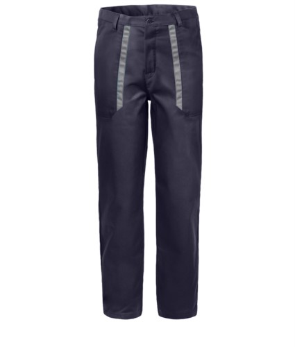 Trousers with contrasting two-tone details on the pockets. Colour: blue/grey