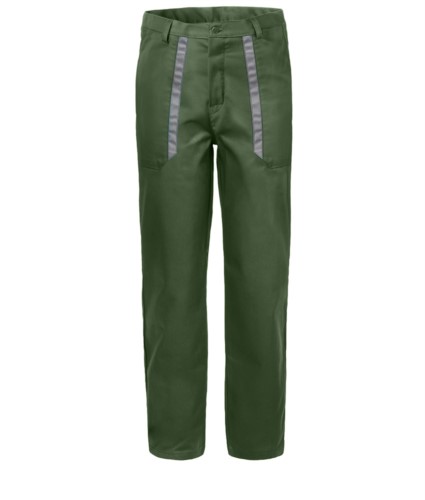 Trousers with contrasting two-tone details on the pockets. Colour: green/grey