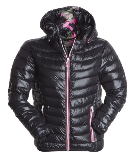 Women padded hooded jacket with sporty zip in contrast, two outside pockets, interior in contrasting colours Camouflage Black/Fucsia