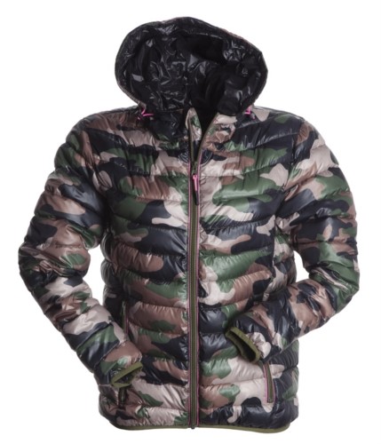 Women padded hooded jacket with sporty zip in contrast, two outside pockets, interior in contrasting colours camouflage black