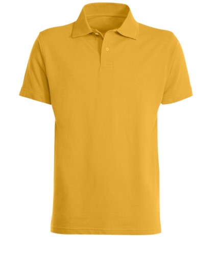 Short sleeved polo shirt, closed collar, double stitching on shoulders and armholes, vents at the bottom, reinforcement on the back of the neck, colour ochre 