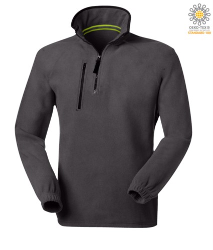 Short zip fleece, two pockets with one zipped pocket. Colour: grey