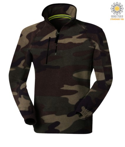 Short zip fleece, two pockets with one zipped pocket. Colour:camouflage