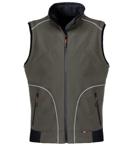 Green softshell work vest with reflective inserts. Polyester fabric.